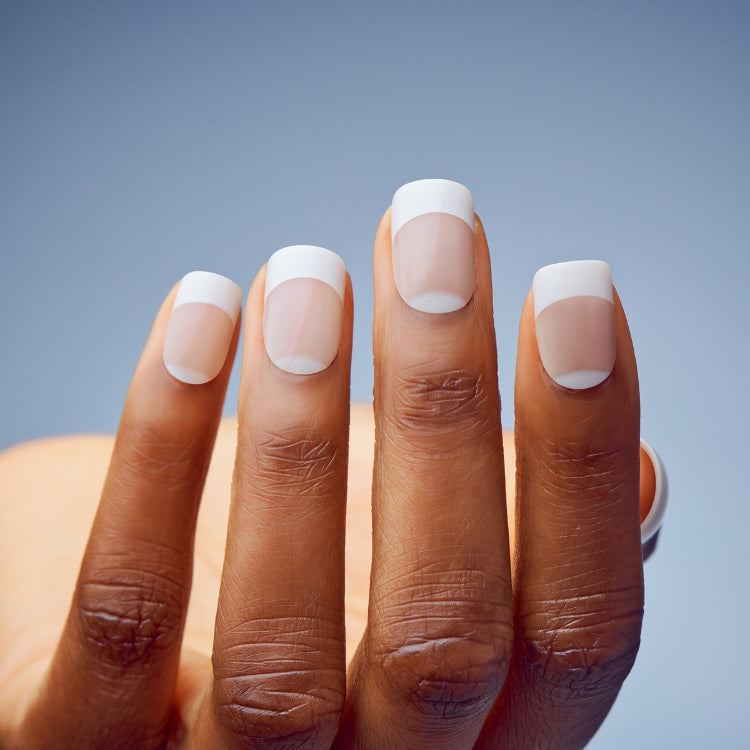 French Nails - Love Dust, elegante nagels met een natuurlijke look en witte Franse tips, perfect voor een verzorgde uitstr...