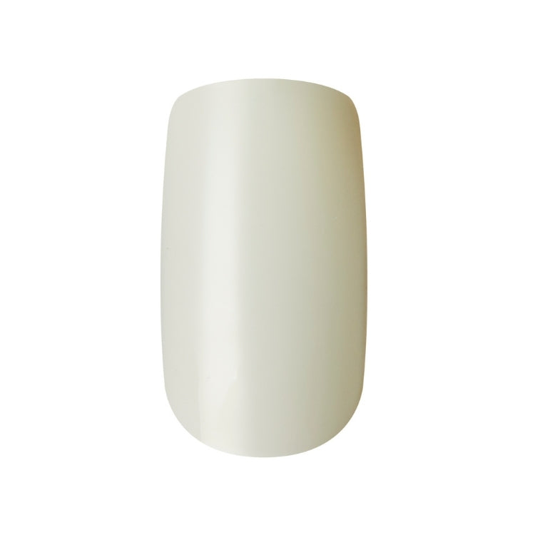 100 Full Cover Nails Short Square in een neutrale kleur, perfect voor een elegante nagelstijl.