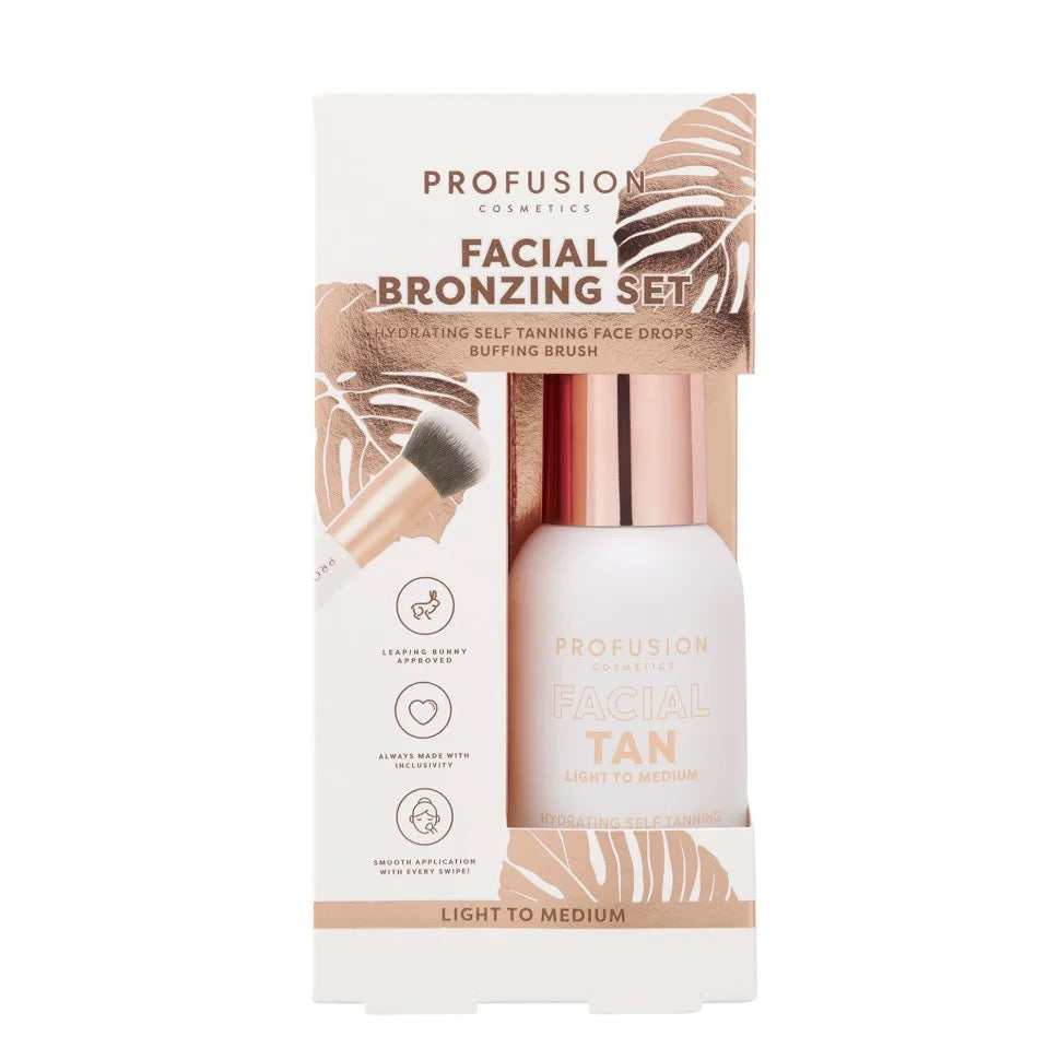 Facial Bronzing Set - Light / Medium van Profusion, met een witte fles en een buffing brush in een stijlvolle verpakking.