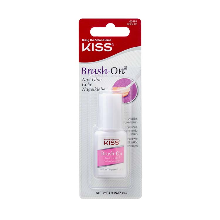 Brush On Nail Glue van Kiss in een witte fles met roze details, ideaal voor het bevestigen van nagels.