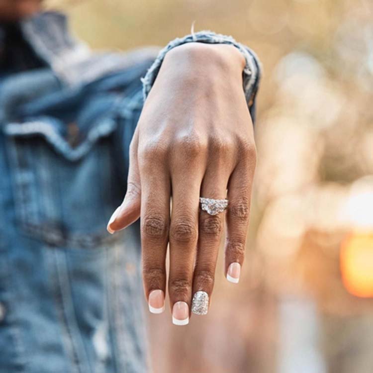imPRESS Nails - Time Slip, een set met elegante nagels in nude en glitters, perfect voor een stijlvolle look.