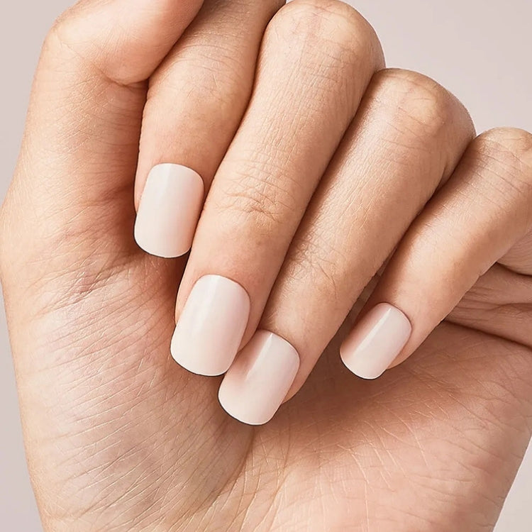 imPRESS Color - Point Pink, een set nagels in een zachte roze tint, perfect voor een elegante look.