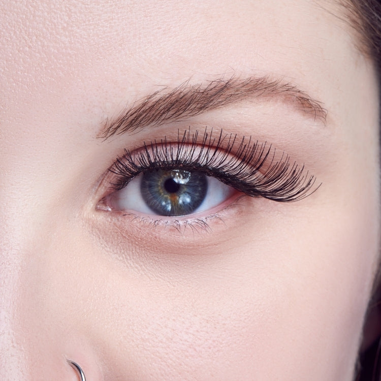 Kunstwimpers Natural - Stunning in zwart, met een natuurlijke look voor een prachtige oogopslag.