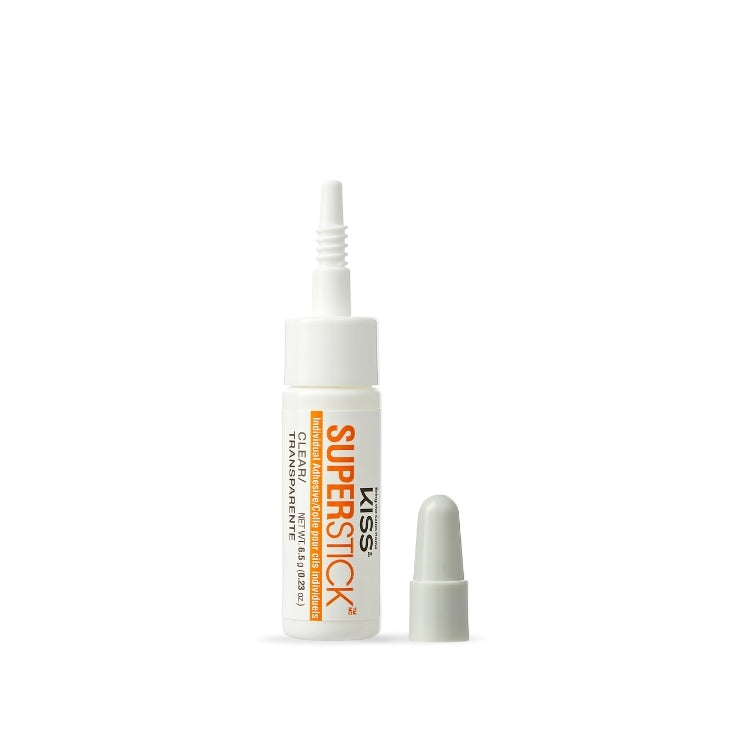 Superstick Cluster Lash Adhesive | Clear in een witte tube met een puntige applicator voor nauwkeurige aanbrenging.