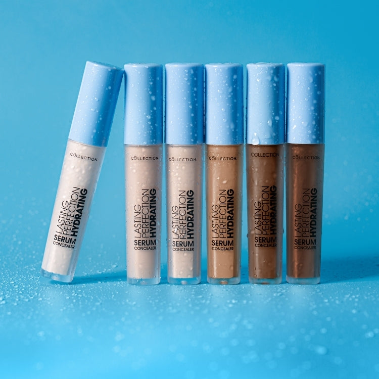 Lasting Perfection Hydrating Concealer in verschillende tinten, met een slanke verpakking en blauwe dop, tegen een blauwe...