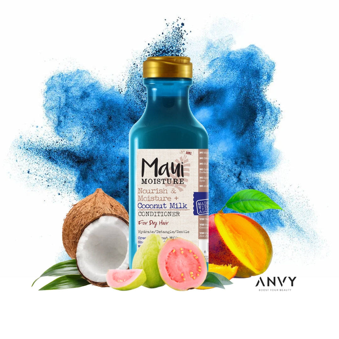 Nourish & Moisture + Coconut Milk Conditioner van Maui Moisture in een blauwe fles met kokosnoot en fruit.