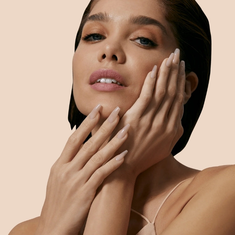 Bare But Better Nails - Nude Drama, elegante nude nagels met een glanzende afwerking, perfect voor een natuurlijke look.