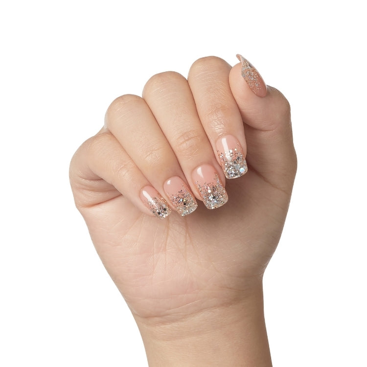 Gel Fantasy Nails - Fanciful met glinsterende nude nagels en een elegante afwerking, perfect voor een feestelijke look.