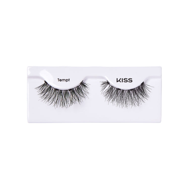 Magnetic Lashes - Tempt van Kiss, zwarte magnetische wimpers in een witte verpakking, ideaal voor een glamoureuze look.