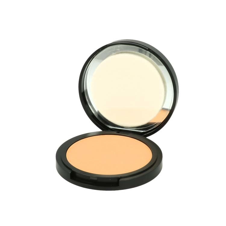 Crème to Powder Foundation C2P03 in een zwarte verpakking met een lichte, perzikachtige tint. Perfect voor een matte finish.