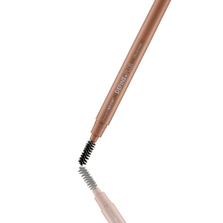 Wenkbrauwpotlood incrediBROW Define Plus in een slanke verpakking met spoolie, ideaal voor het definiëren van wenkbrauwen.