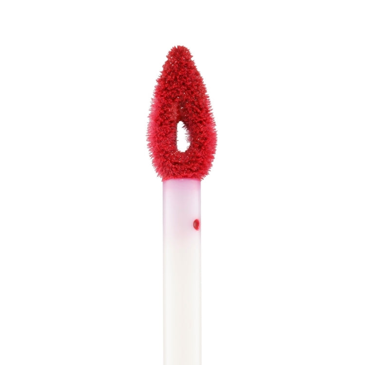 Matte Liquid Lip Paint in een heldere rode kleur met een unieke applicator voor precieze aanbrenging.