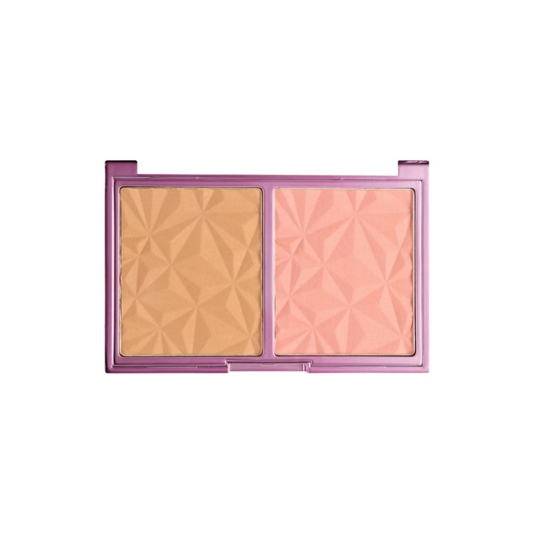 Filter Finish Face Duo in een paarse verpakking met een bronzer en blush in geometrische patronen.