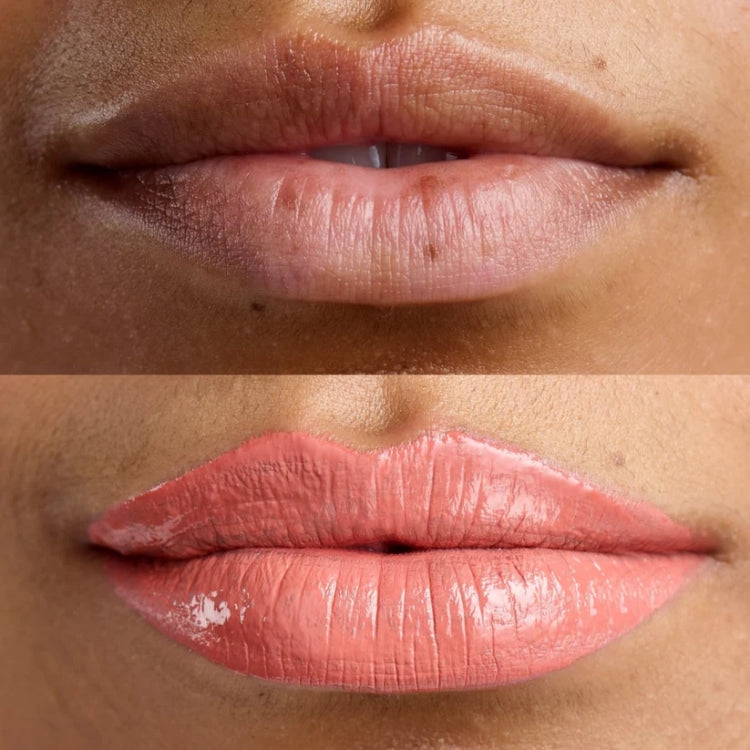 Glaze High Colour Liquid Lipstick in een zachte perzikkleur, met een glanzende afwerking op volle lippen.